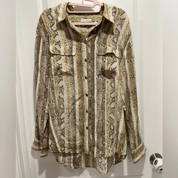 Equipment 100% Silk Brown Cream Striped Snakeskin Button-Down Shirt Size Medium - Picture 2 of 5